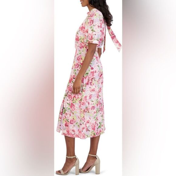 Puff Sleeve Floral Midi Dress
Julia Jordan - Picture 3 of 4